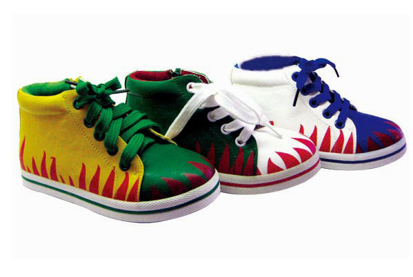 �ȱ��һ�ɫЬ