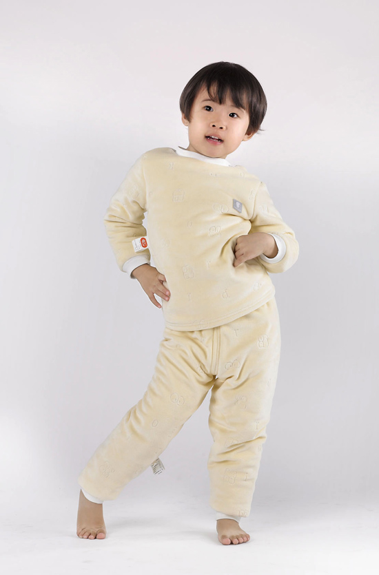 卓?jī)呵锒禊Z絨肩開套裝