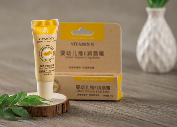 小貝樂(lè)嬰幼兒維E潤(rùn)唇蜜.jpg 小貝樂(lè)嬰幼兒維E潤(rùn)唇蜜.jpg