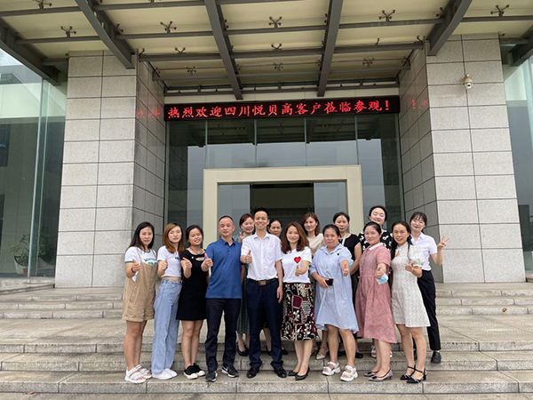 四川悅貝高合作門(mén)店客戶(hù)到歐比佳考察.jpg 四川悅貝高合作門(mén)店客戶(hù)到歐比佳考察.jpg
