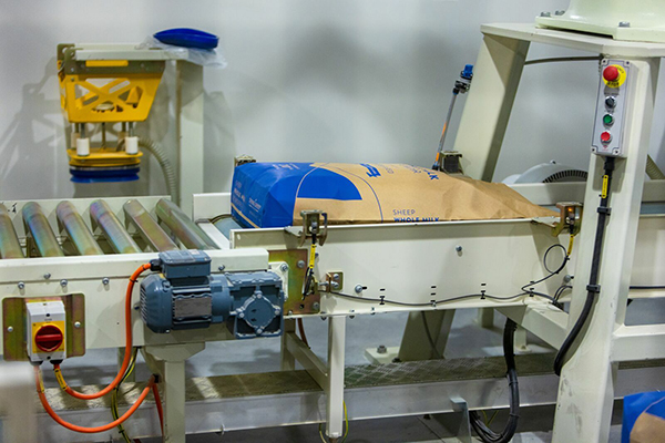  Spring Sheep���dԭ�Ϯa(ch��n)Ʒ