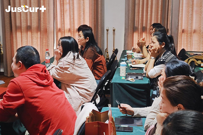 會(huì)議現(xiàn)場(chǎng).jpg 會(huì)議現(xiàn)場(chǎng).jpg