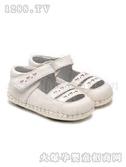 С�{���ɫ�냺Ь