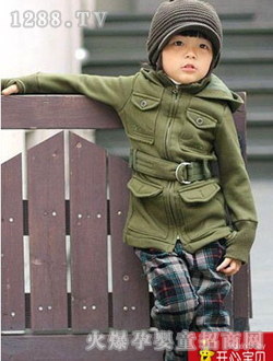 開(kāi)心寶貝軍綠色外套