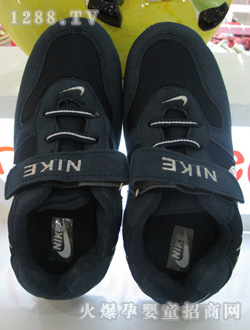 ��ͯ��ɫ�\(y��n)��Ь